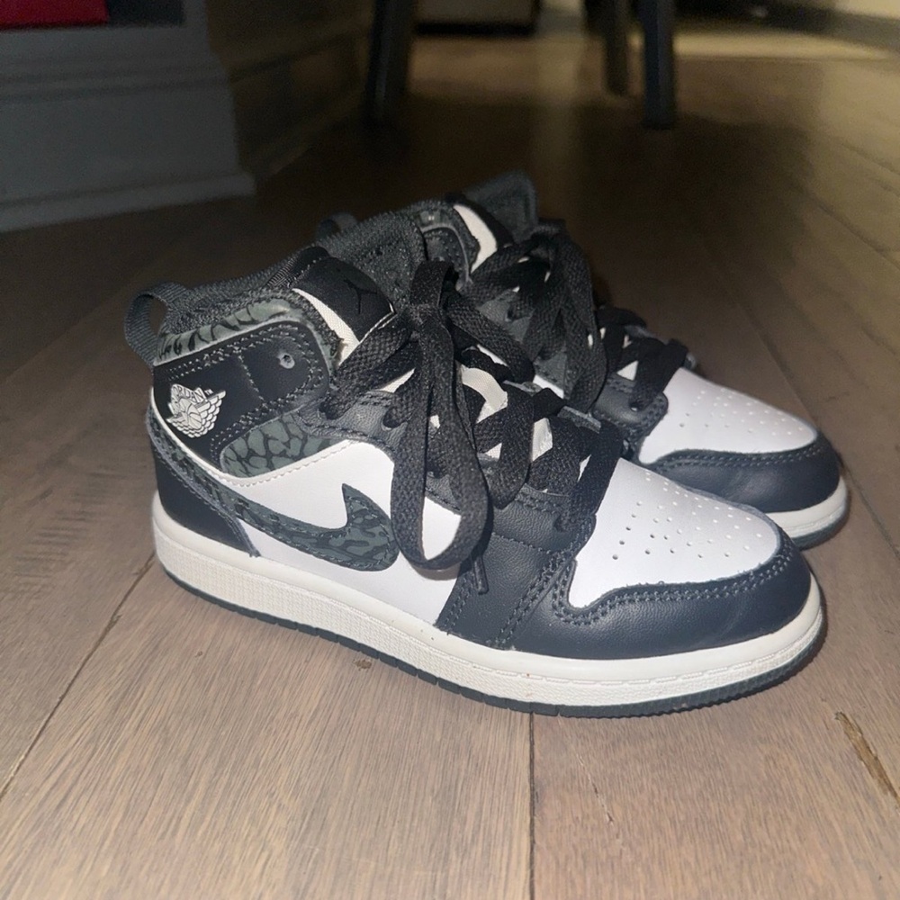 Kids Jordan 1 MID SE (PS)